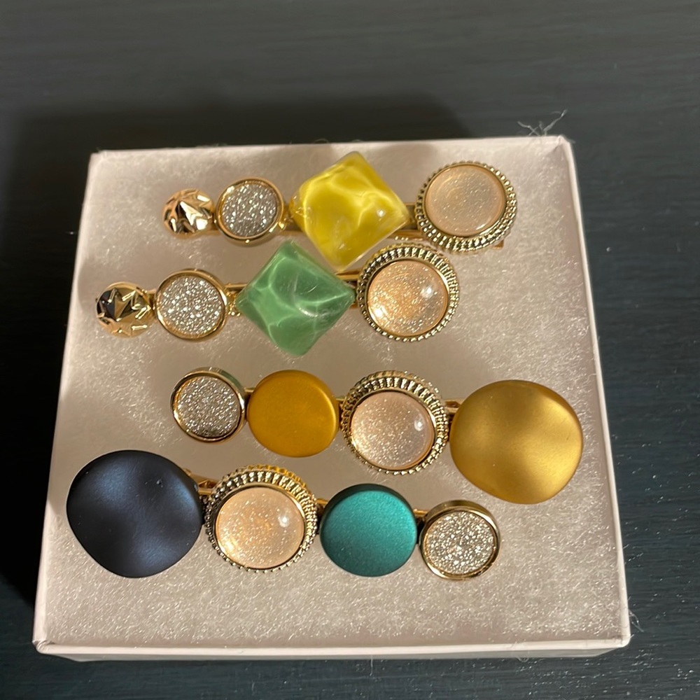 Hair clips set of 4